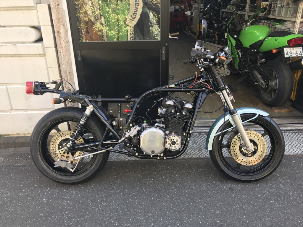 XJR1300テールパイプ | バイクのワンオフパーツ/マフラーは