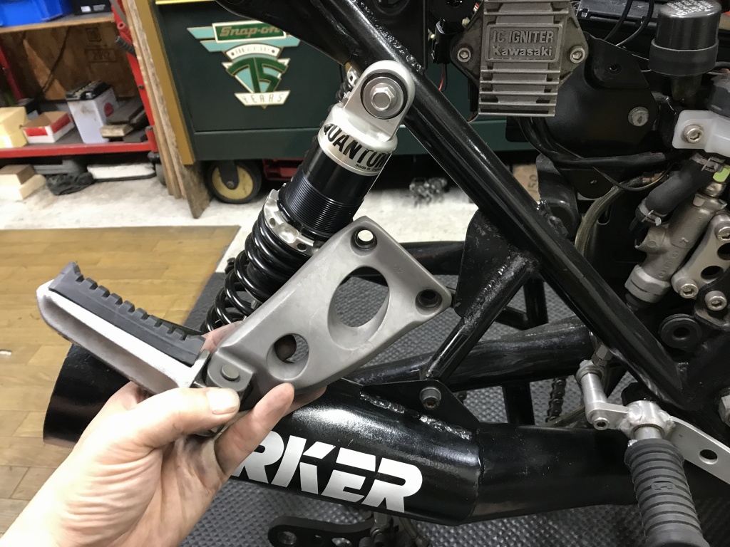 ☆ Z900RS Ninja ZX-10R (ZXT00C) 純正 タンデムステップ 左側