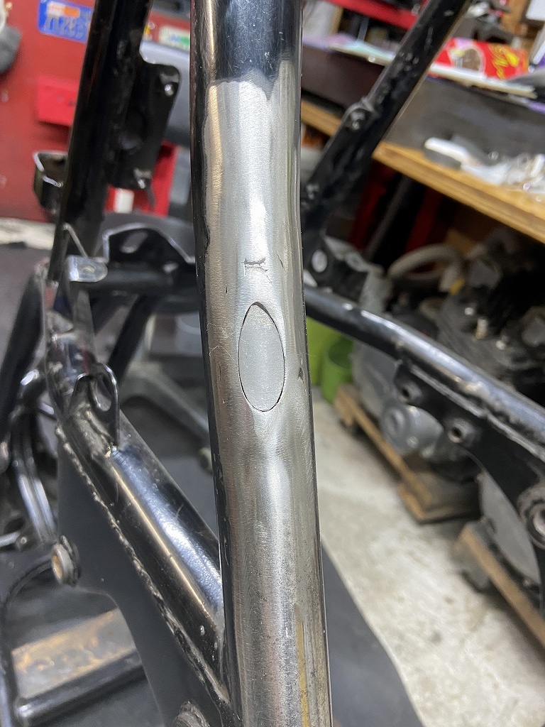 フレームの穴にパッチをはめ込んだ状態のアップ