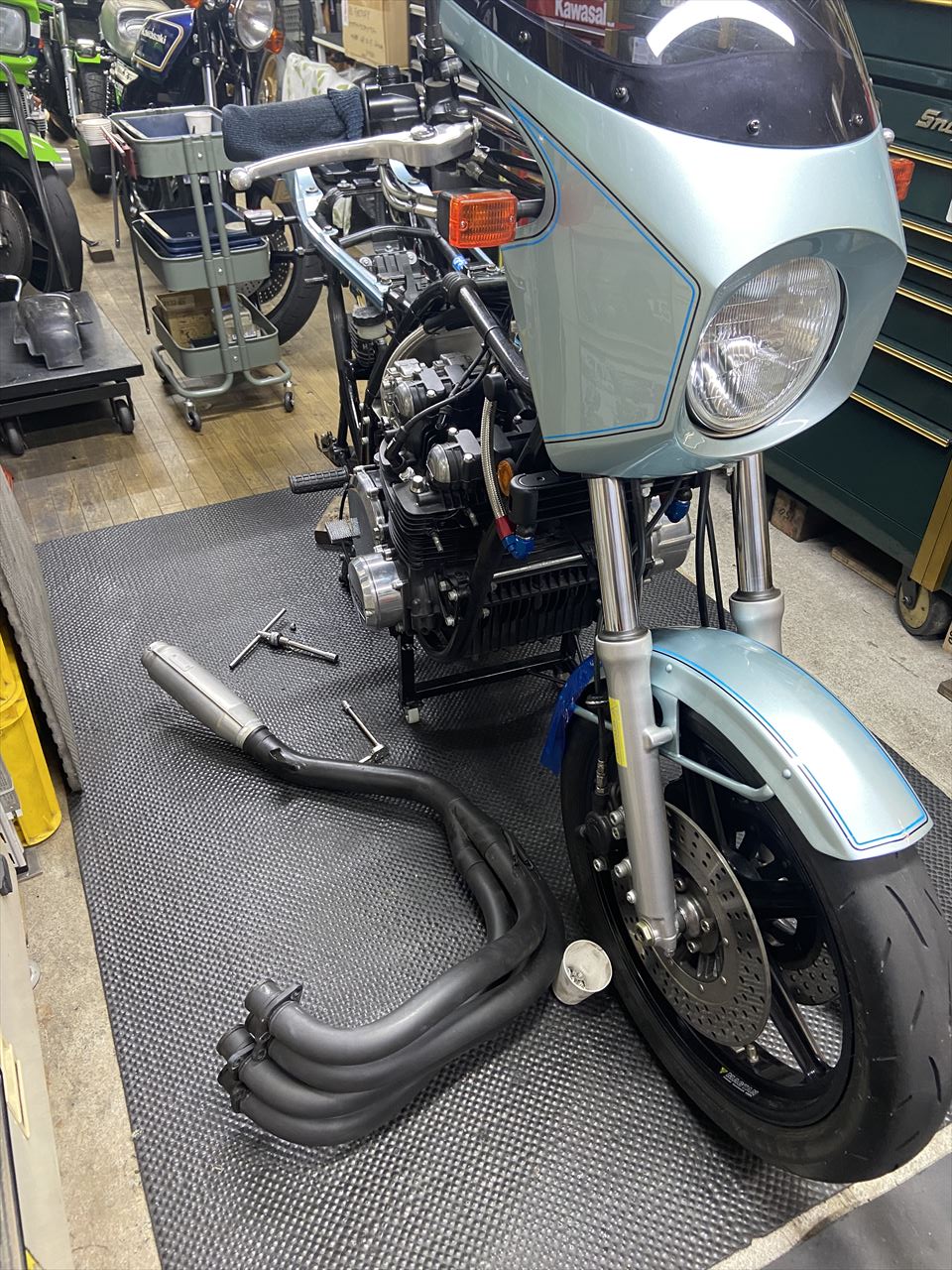 Z1R1 H.S様 マフラーステー削除と脱着式サイドスタンド取り付け Z1R1 H.S様 マフラーステー削除と脱着式サイドスタンド取り付け