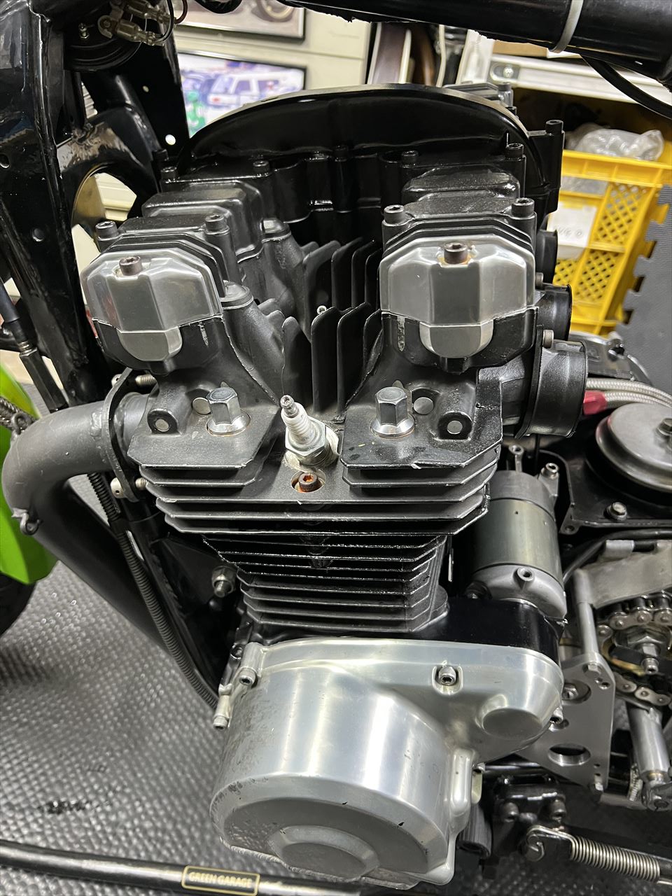 デモ車#21 ヘッドカバーからのオイル漏れはクラックが原因 | GREEN GARAGE