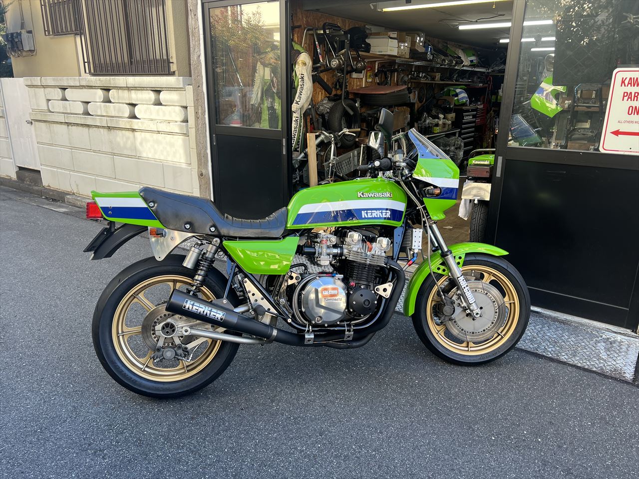 Z1000J2 U.S様 ワークスS1仕様 ナイトロンリヤショックの見た目