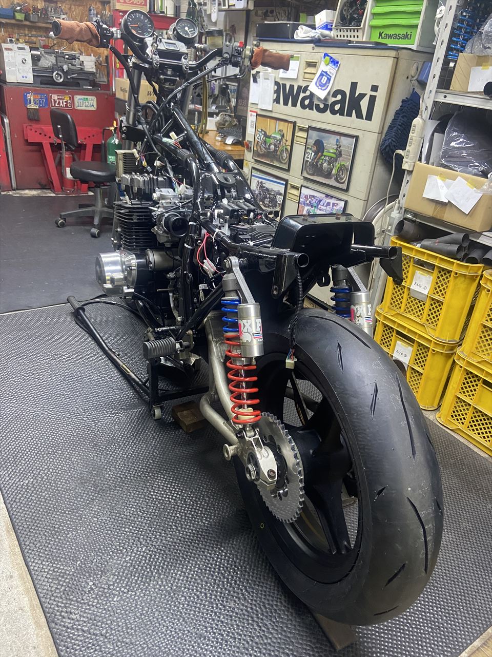 Z1000S1 I.T様 チェーンガイドローラー ナンバーブラケット