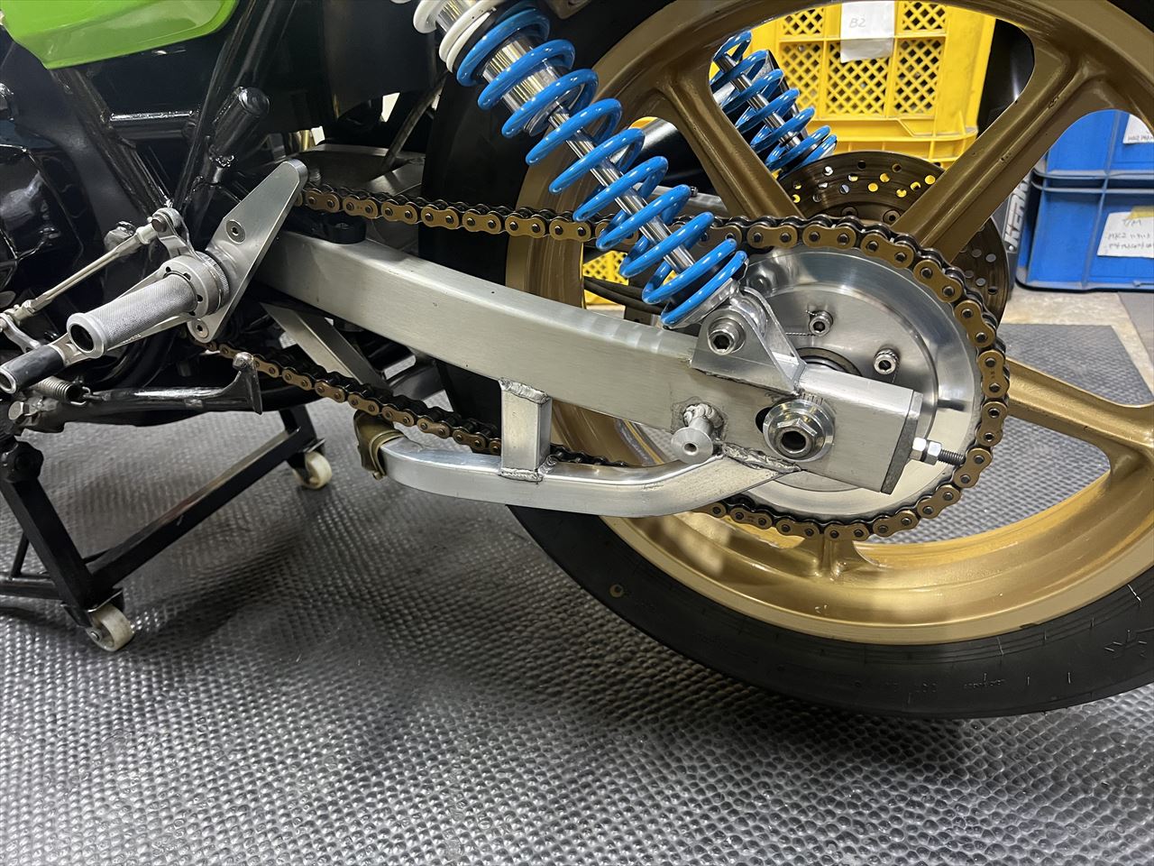 Z1000R1 K.T様 リヤホイール交換 リヤブレーキ周り新規製作 | GREEN GARAGE