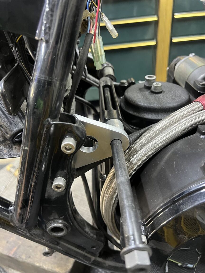 Z1000J1 T.A様 ワークスS1仕様製作 エンジンマウントの補強 ジャッキ