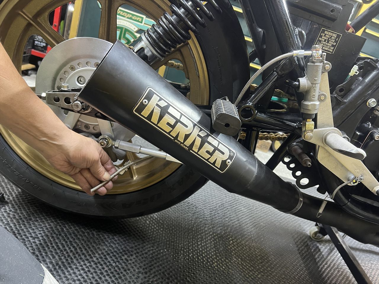 Z1000Mk2 H.H様 フロントフェンダーのタイヤ逃げ加工 ブレーキホース